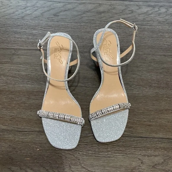 NWT Jewel Badgley Mischka Silver jewel dressy block heels | Size 7 - Picture 6 of 13